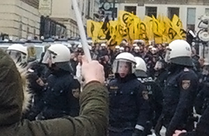 Wenn Identitäre marschieren: Rechte Sprüche und Polizeigewalt gegen AntifaschistInnen