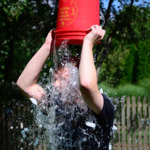 Die Ice Bucket Challenge: Wie können wir ALS wirklich heilen?