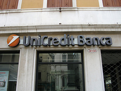 Overbanked und underfinanced