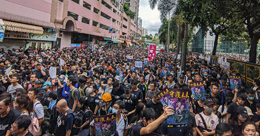 Hongkong: JedeR Siebte protestiert auf der Straße