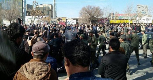Benzinpreiserhöhung entzündet Proteste im Iran