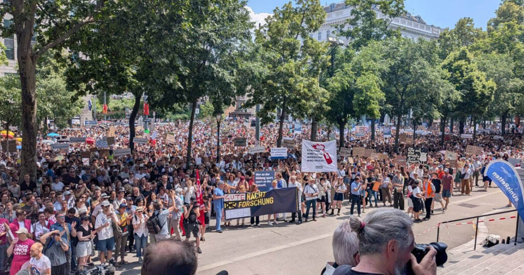 Demobericht: Bildung statt Bomben – Nein zu Studiengebühren!